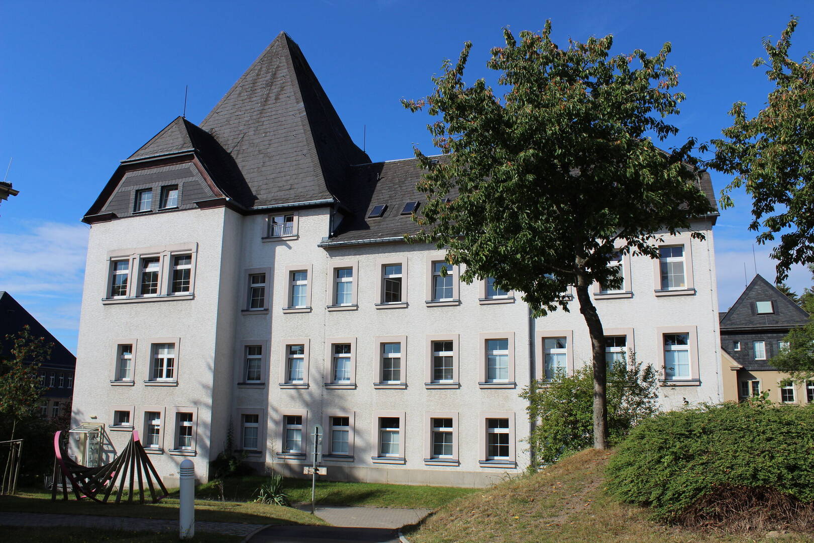 Außenansicht Wohnheim Goethestraße in Schneeberg